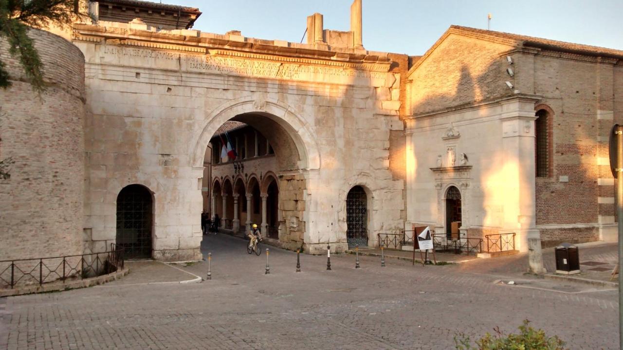 Luna di Cittá Fano Esterno foto
